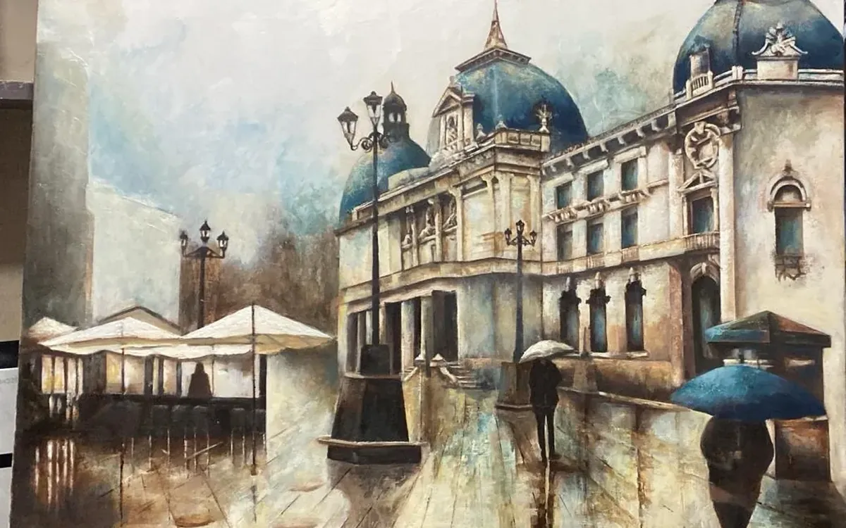 Pintura de arquitectura urbana con figuras bajo la lluvia