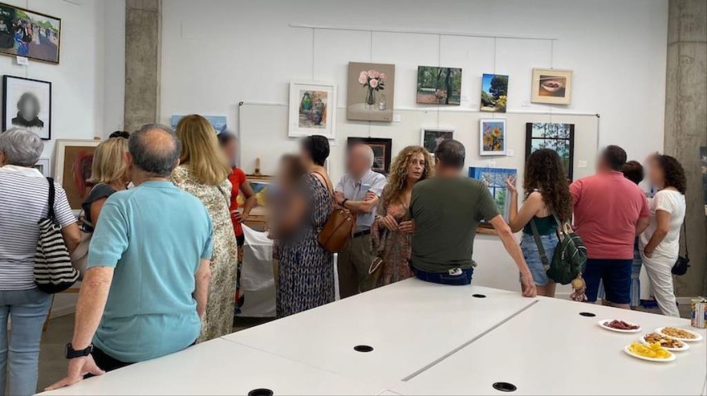 Visitantes en la exposición de alumnos en ISEN Cartagena